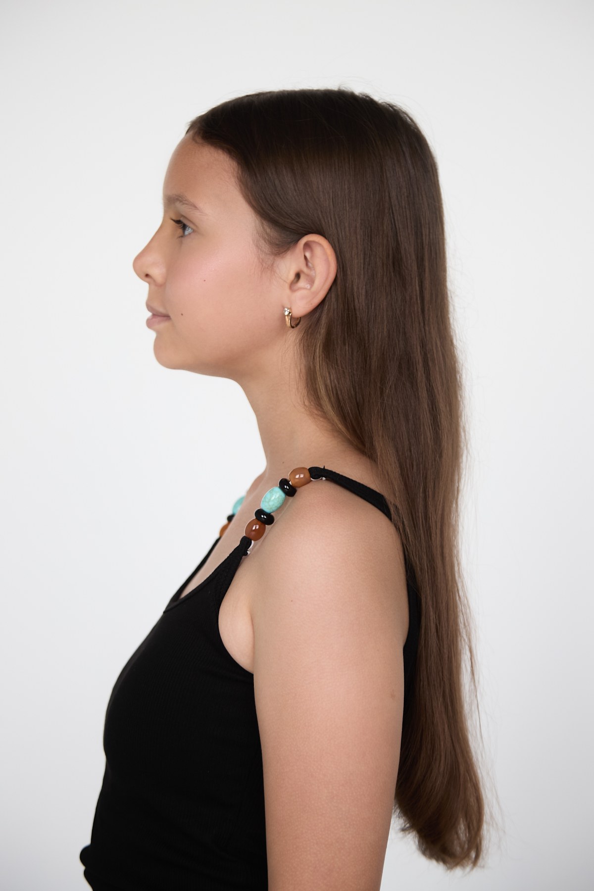 Clean side-profile head-and-shoulders digital