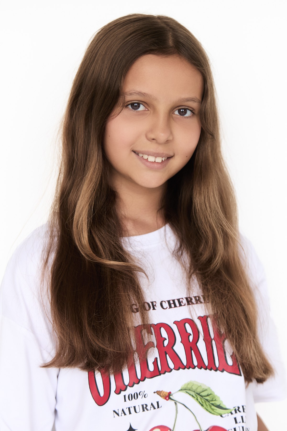 Kira in a relaxed commercial portrait with long loose hair